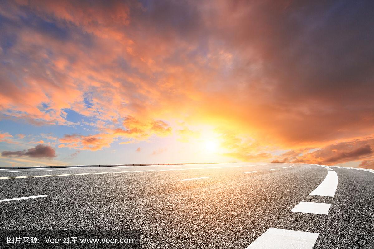 跟车太近易惹祸!科学保持安全车距,守护行车平安